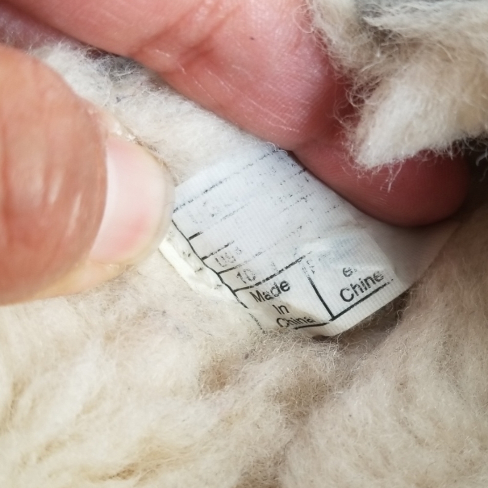 UGG Slippers - Picture 8 of 8